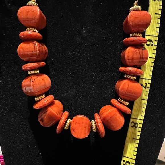 Marbled brown beaded necklace & earring set - Picture 3 of 3